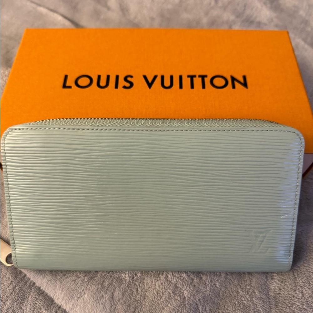 Authentic Louis Vuitton Epi Wallet